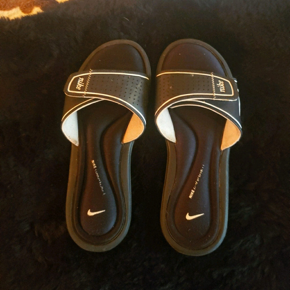 Nike Flip Flops size 8 Black
